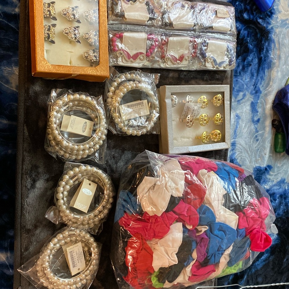 Jewelry and hair tie lot